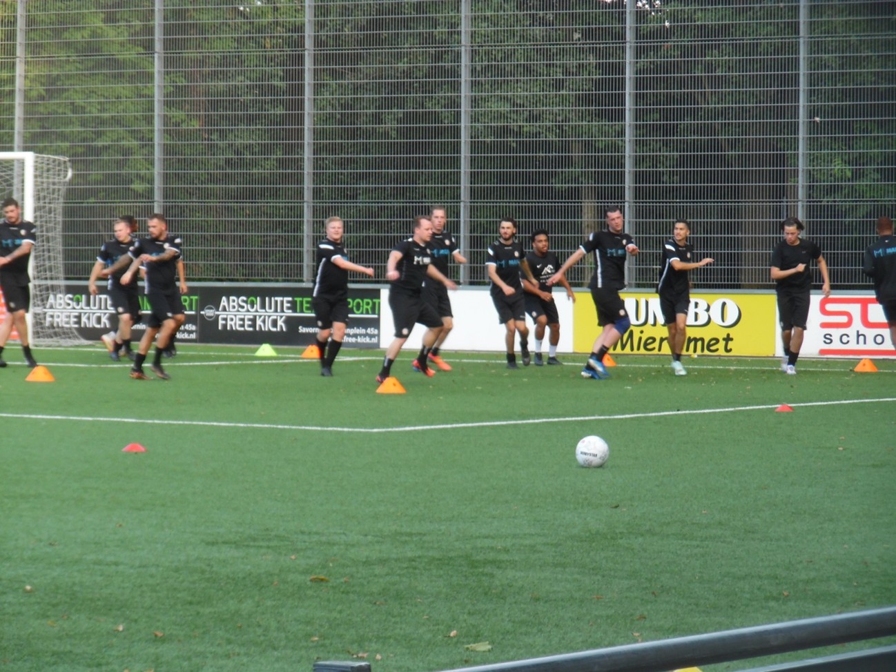 Voorbereiding van start van sv Houtwijk 1