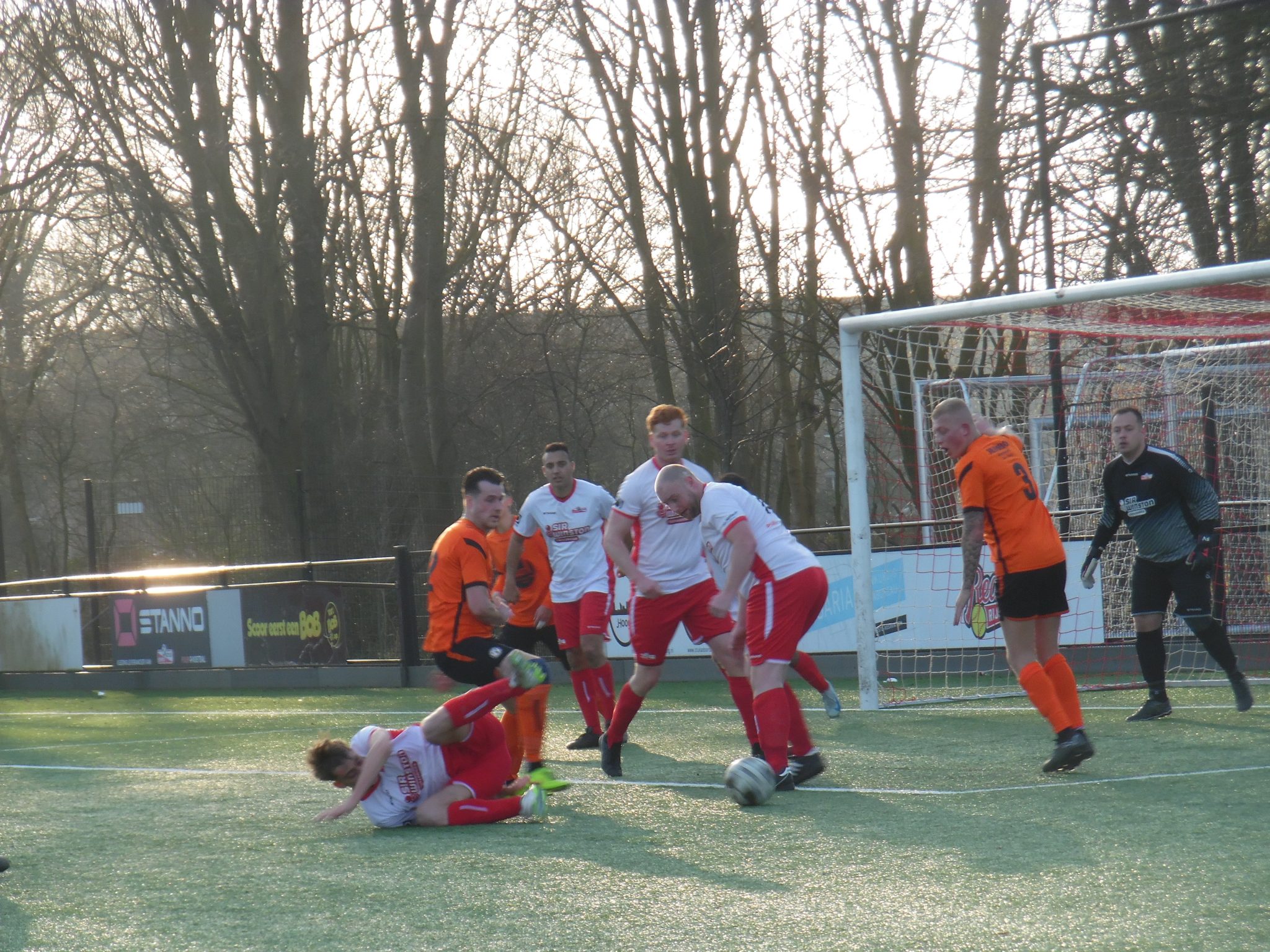 Herboren sv Houtwijk speelt prima wedstrijd tegen koploper Semper Altius