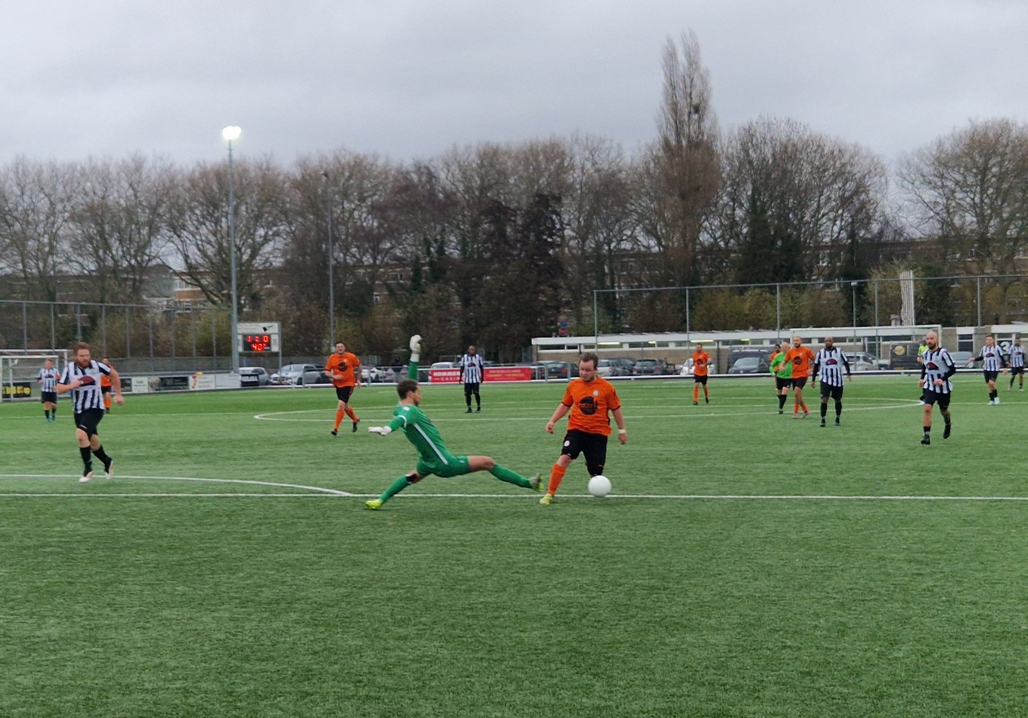 sv Houtwijk verliest door het gelijke spel tegen WIK de aansluiting bij de top in de 5e klasse.